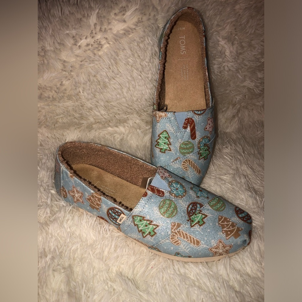 TOMS Light Blue Festive Holiday Slip-Ons size 9.5 - Picture 2 of 12